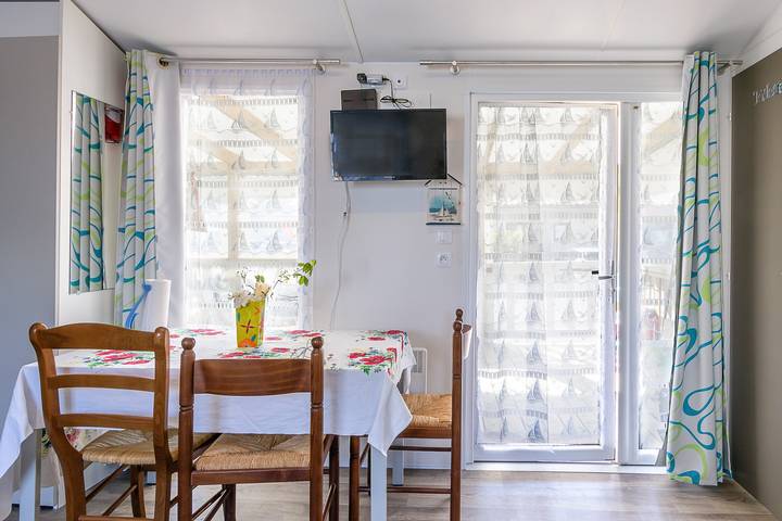 Mobile Home for 6 with Shared Pool and Private Terrace