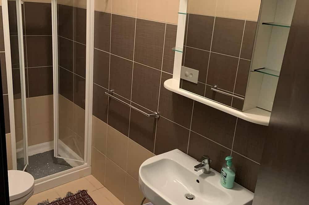 Entire apartment, Two-room apartment opposite Coppito Hospital and University, 2.5 km from Gdf in L'Aquila, Gran Sasso