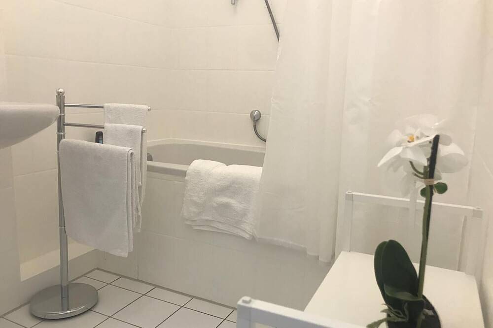 Appartement entier, Best Location, modern 2 Br with Terrace, 5 Min to Volkswagen, Netflix in Wolfsburg, Région de Brunswick