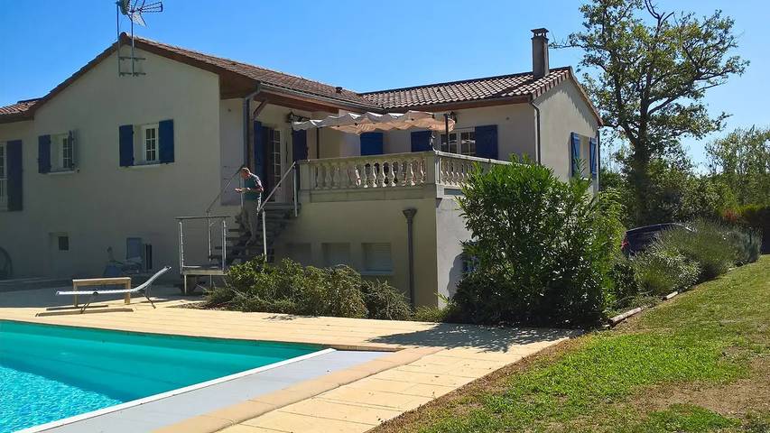 Location de vacances pour 8 personnes, avec Terrasse ainsi que Jardin et Piscine à Vasles - 3