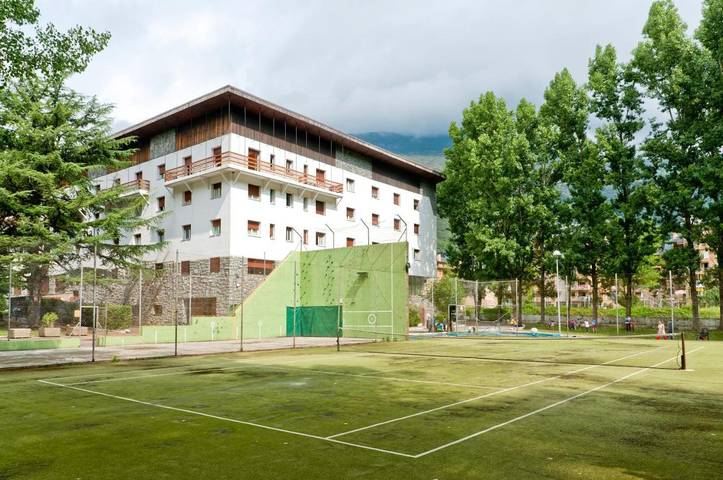 Apartamento para 2 personas, con vistas y jardín además de piscina y terraza, Se admiten mascotas en Rialp