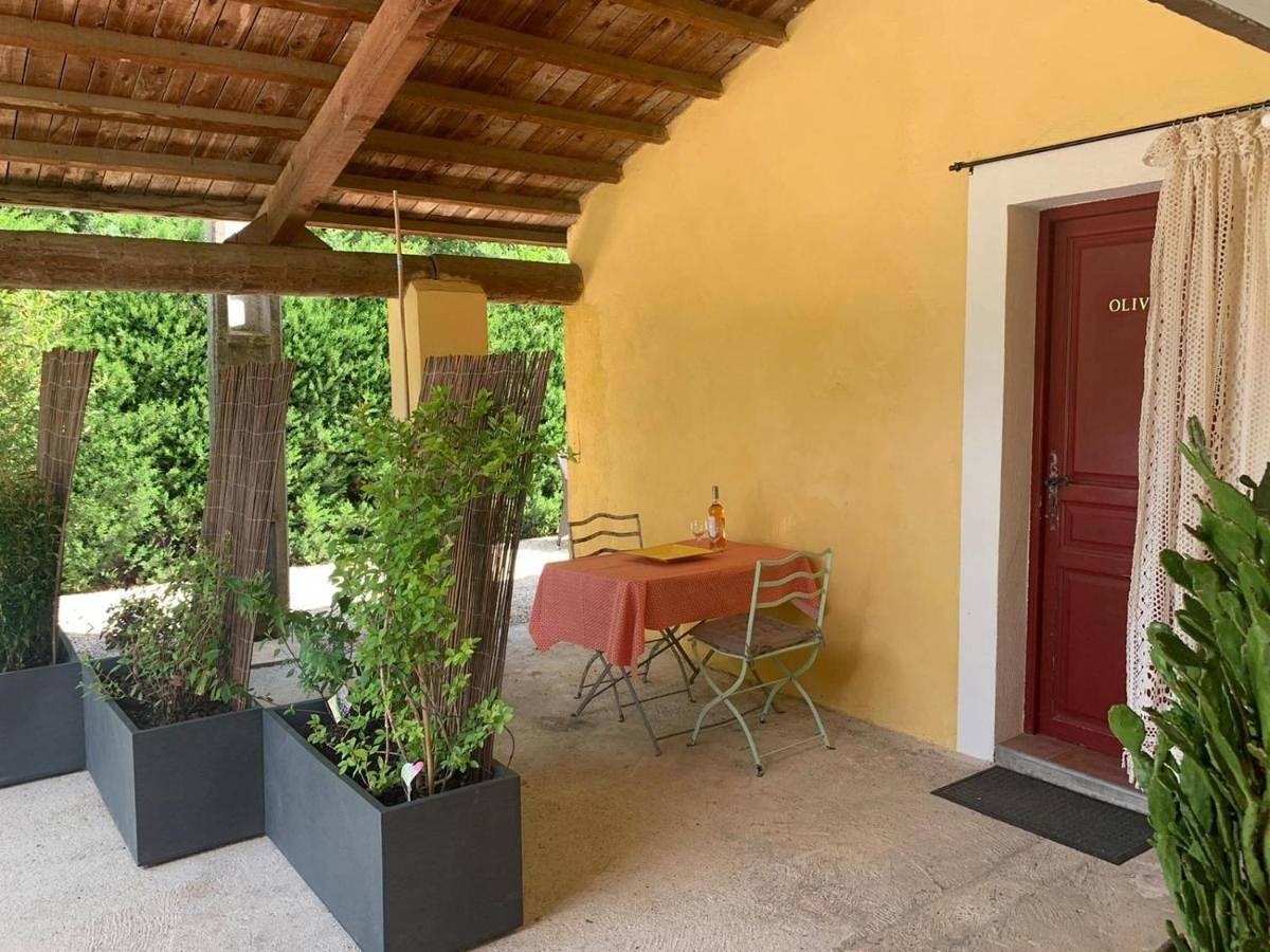 Gîte L'Olivier (Bastide Sainte Agnès) in Carpentras, Parc naturel régional du Mont-Ventoux