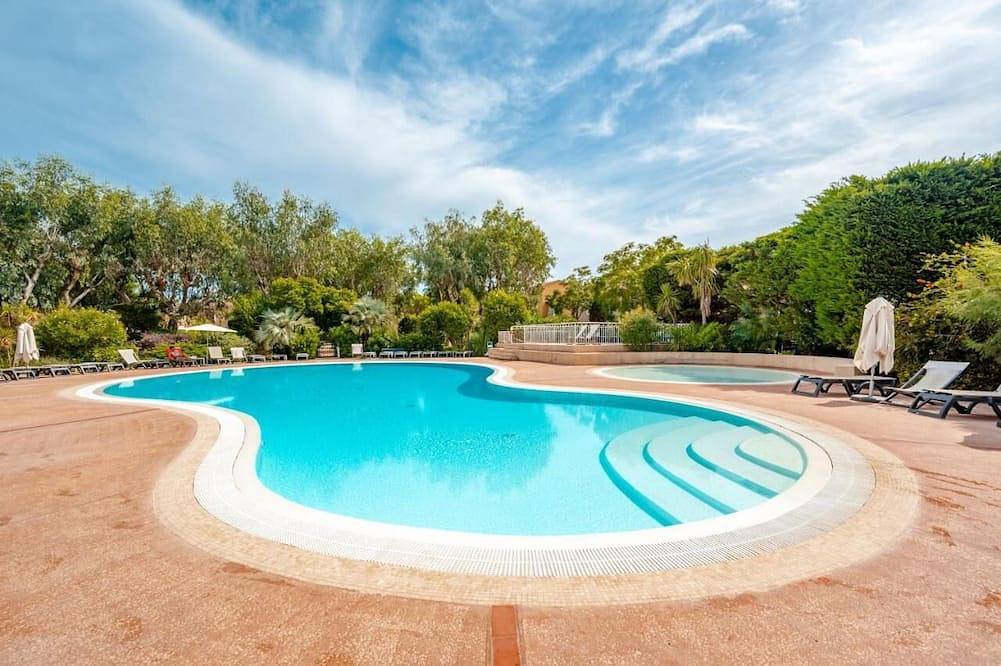 Presqu' ile de Giens - Maison Résidence de Tourisme - Piscine in Hyeres, Parc national de Port-Cros