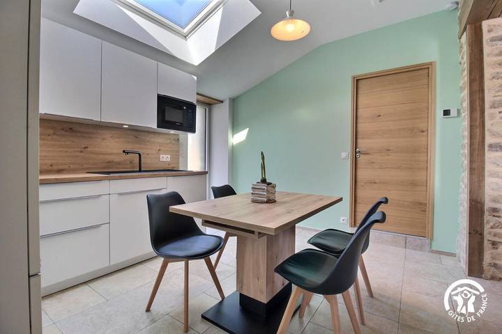Gîte pour 10 personnes, avec Terrasse ainsi que Jardin et Vue à Questembert - 2