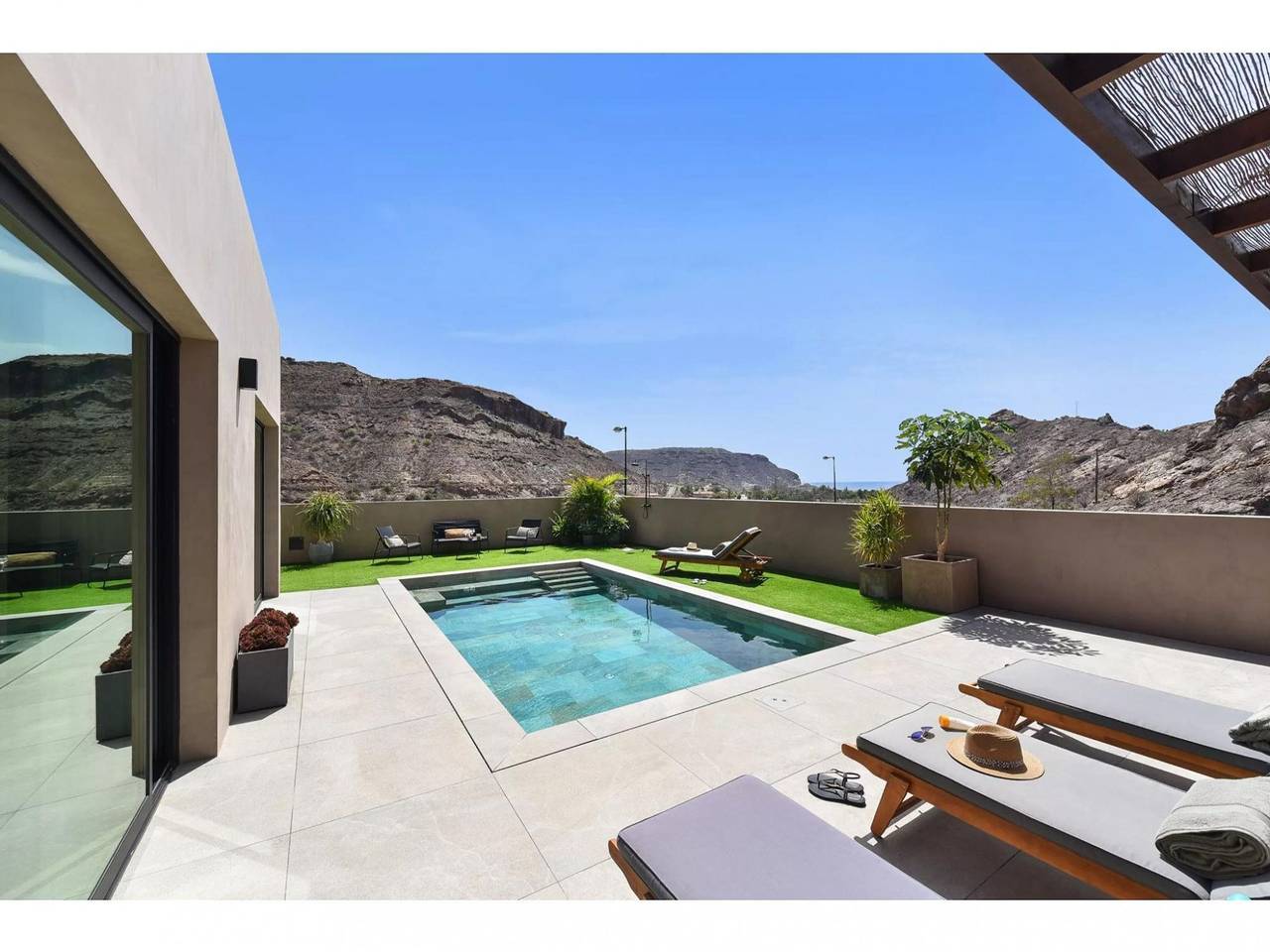 Magnificent property with a private pool located a few meters from Tauro beach in Gran Canaria Süd