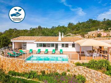 Location de vacances pour 8 personnes, avec terrasse ainsi que jardin et piscine dans Alte