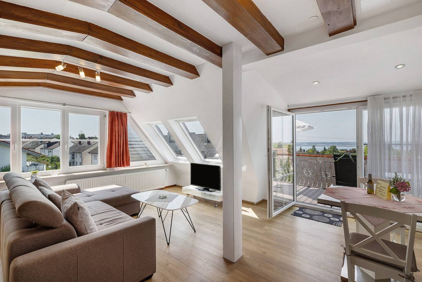 Geheel appartement, Appartement 'Seeblick' met balkon, uitzicht op de bergen en het meer in Meersburg, Region Bodensee-Oberschwaben