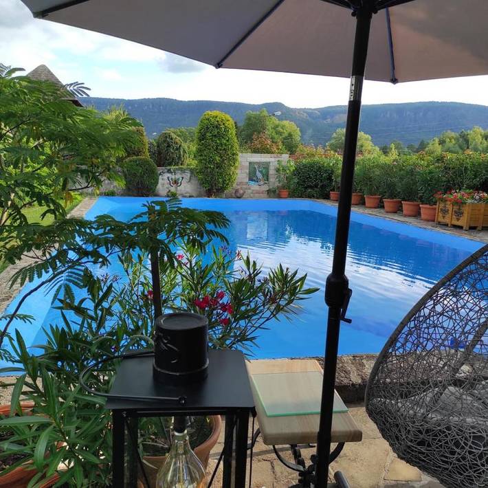 Apartament wakacyjny dla 5 osób, z basen i taras oraz ogród w Radków