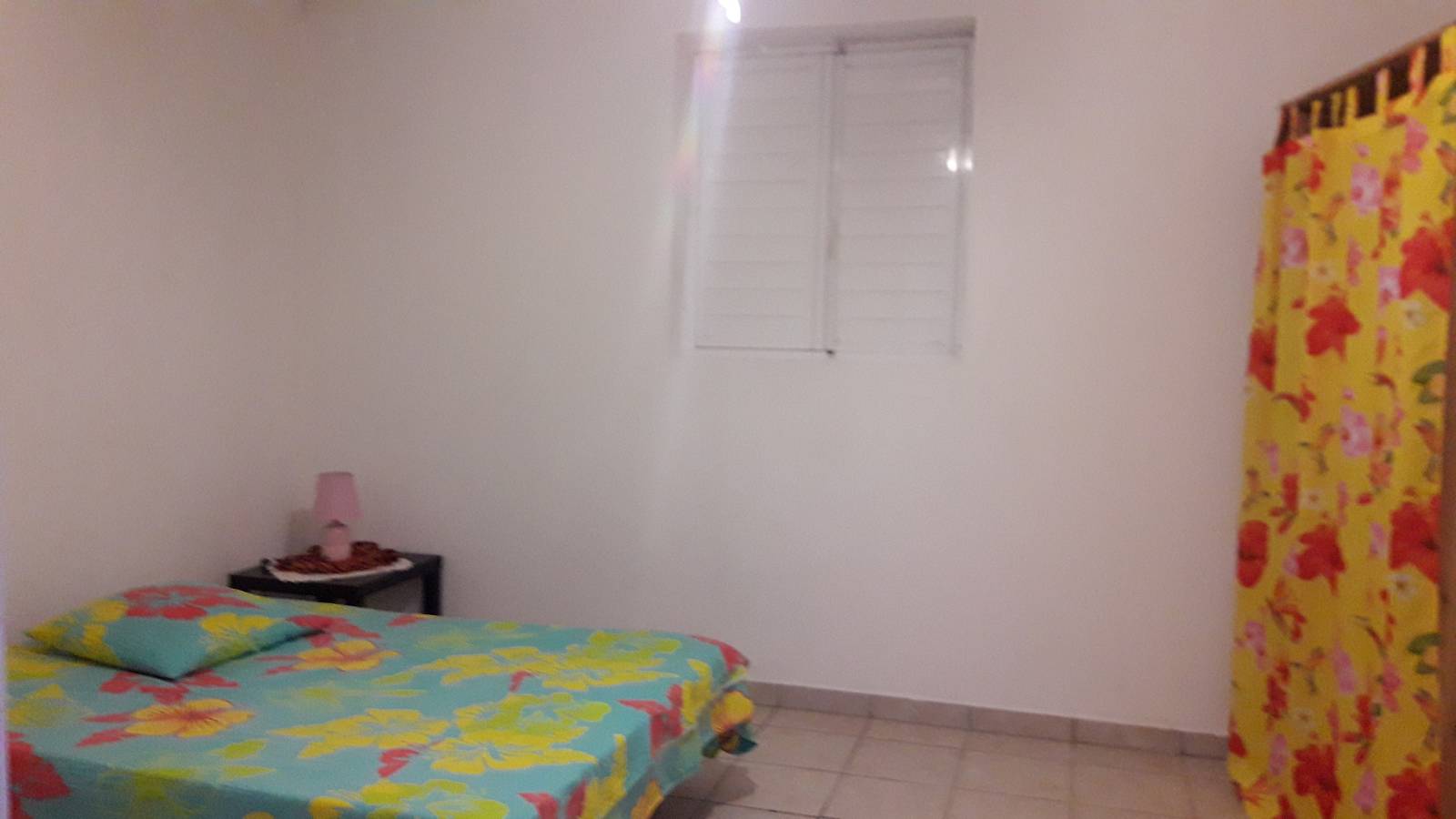 Ganze Wohnung, Geräumige Wohnung in Les Abymes mit Bergblick in Les Abymes, Guadeloupe