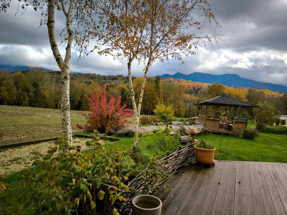 Domaine Les Trois Biches, piscine intérieure chauffée in Fillière, Région d'Annecy