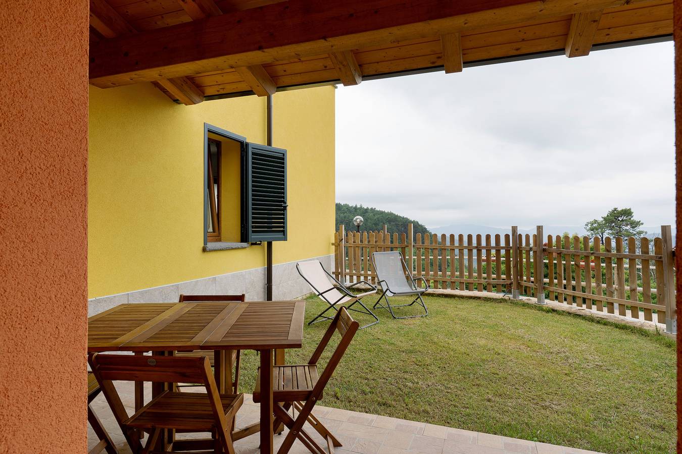 Gehele studio, Studio 'Camera 4' met uitzicht op de bergen, Wifi en airconditioning in Zignago, Provincie La Spezia