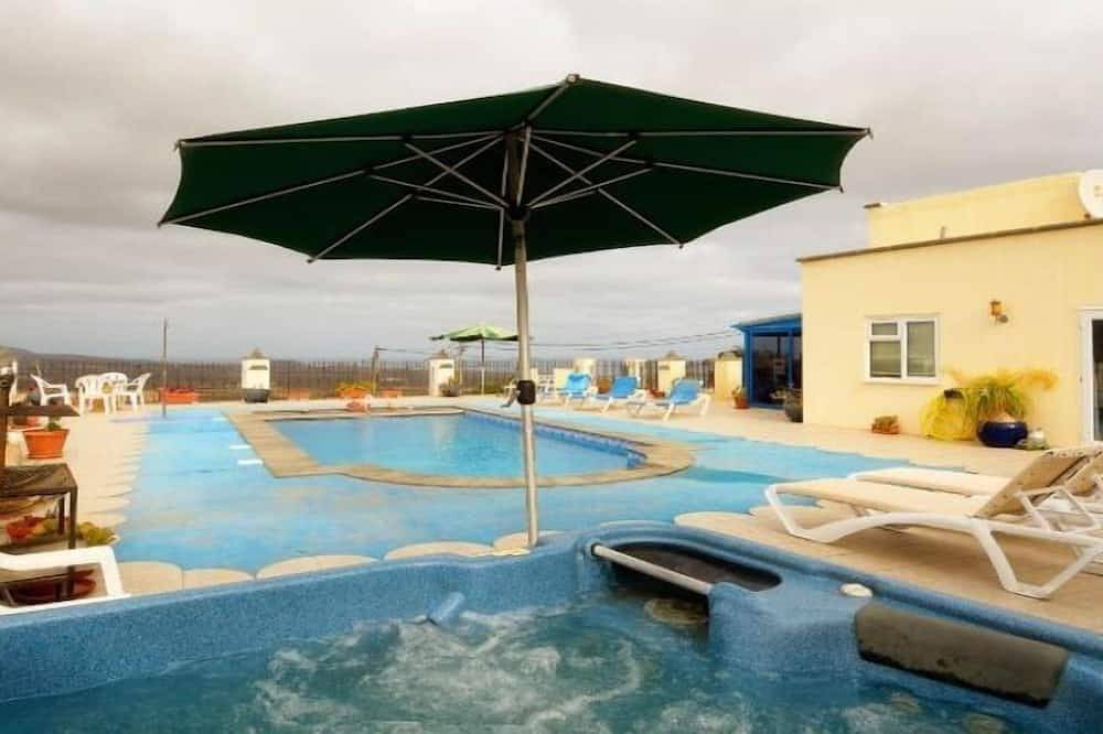 Entire apartment, Luxury Apartment with Pool, Hot Tub, and Free Accommodation Insurance, in Soo (Lanzarote), Teguise