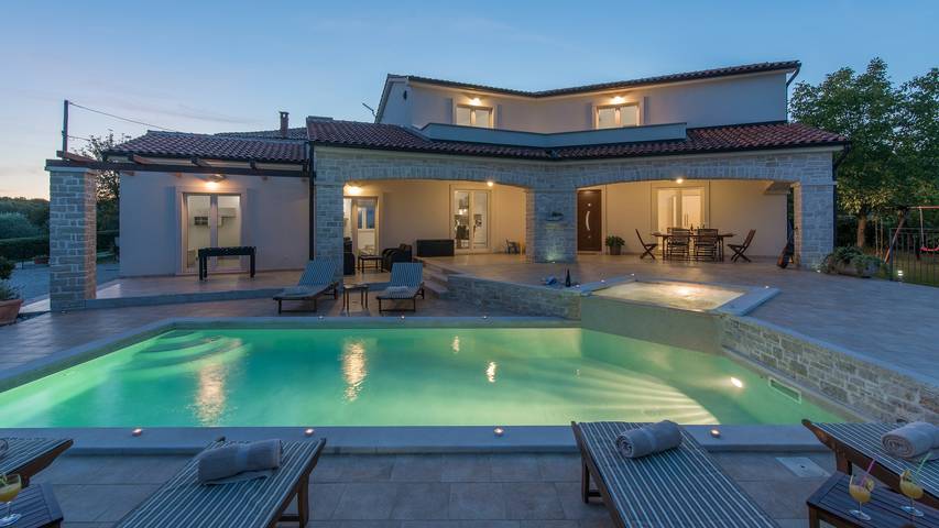 Villa für 8 Personen, mit Pool und Garten - 1