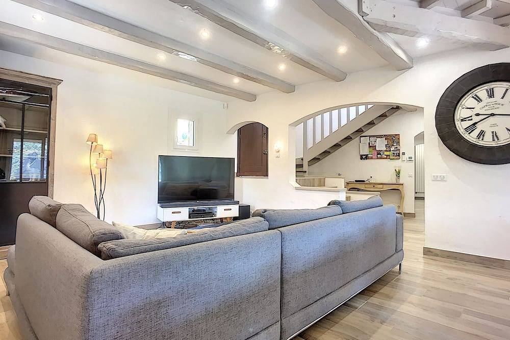 220 m² villa with 4 suites, 4 bathrooms and stunning views of the Esterel in Frejus, Massif de l'Esterel