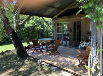 Gîte pour 4 personnes, avec terrasse et jardin à Gorses