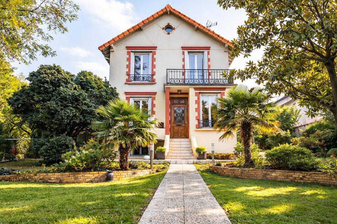 Full Beautiful House - 20 mins from Paris & Disneyland - Noisy in Noisy-le-Grand, Seine-Saint-Denis