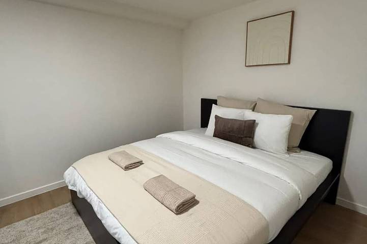 Ganze Wohnung, Comfortable Stay Near City Center | Wi-Fi Included in Gent (Flandern), Gent