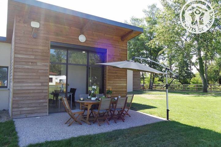 Gîte pour 4 personnes, avec Terrasse et Jardin à Veauchette