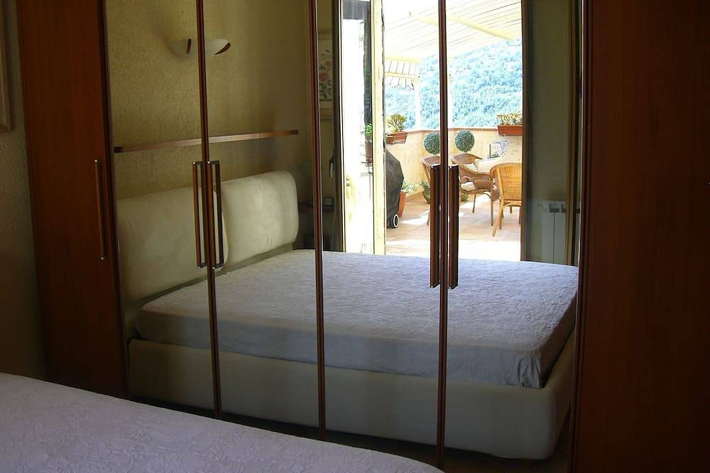 Villa Monrepos con piscina e vista sul mare e montagna in Dolceacqua, Alpi Liguri