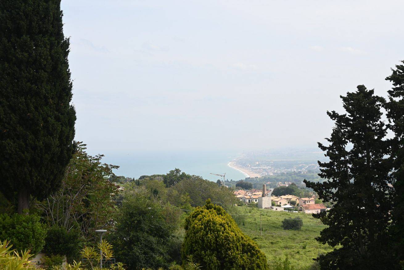 Ganze Wohnung, Ferienwohnung für 4 Personen mit Balkon/Terrasse in Sirolo, Riviera del Conero
