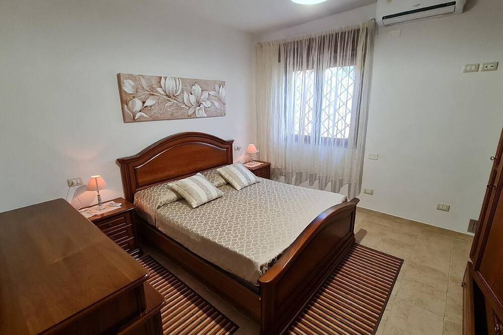 Villa Vivi. Schwimmbad, Hydro, Klimaanlage und Garten in Capitana, Cagliari Provinz