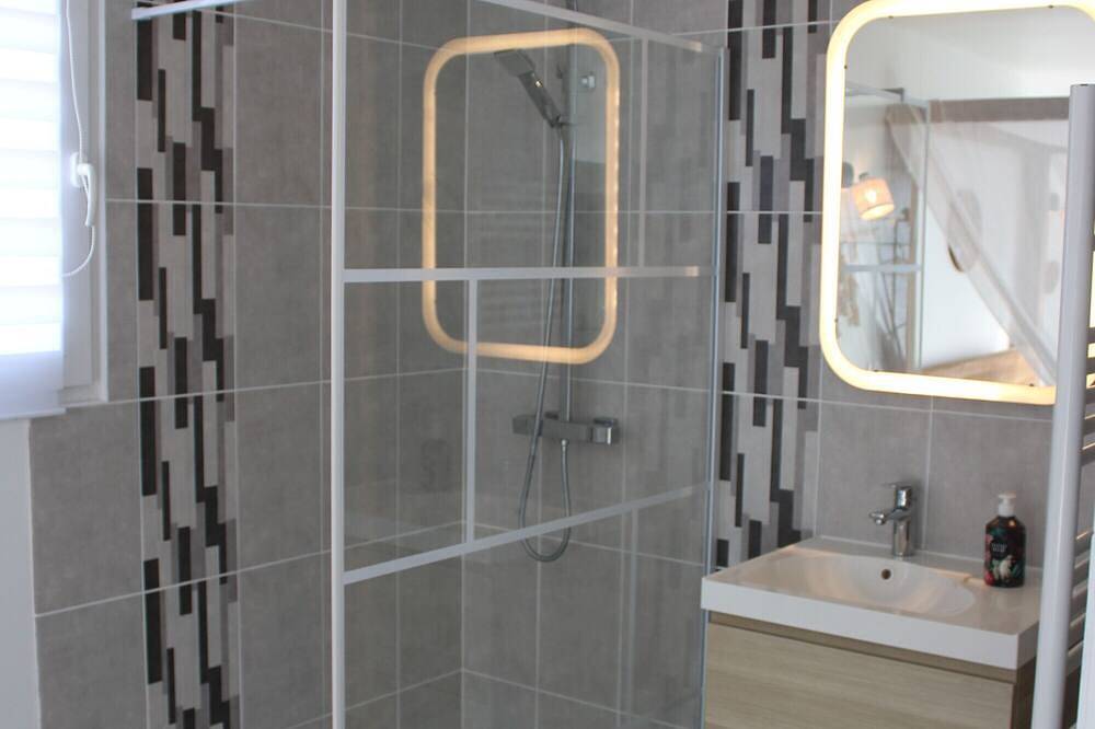 Holiday Home 'Le Second Paradis' with Wi-Fi and Air Conditioning in Besse-sur-Issole, Brignoles region