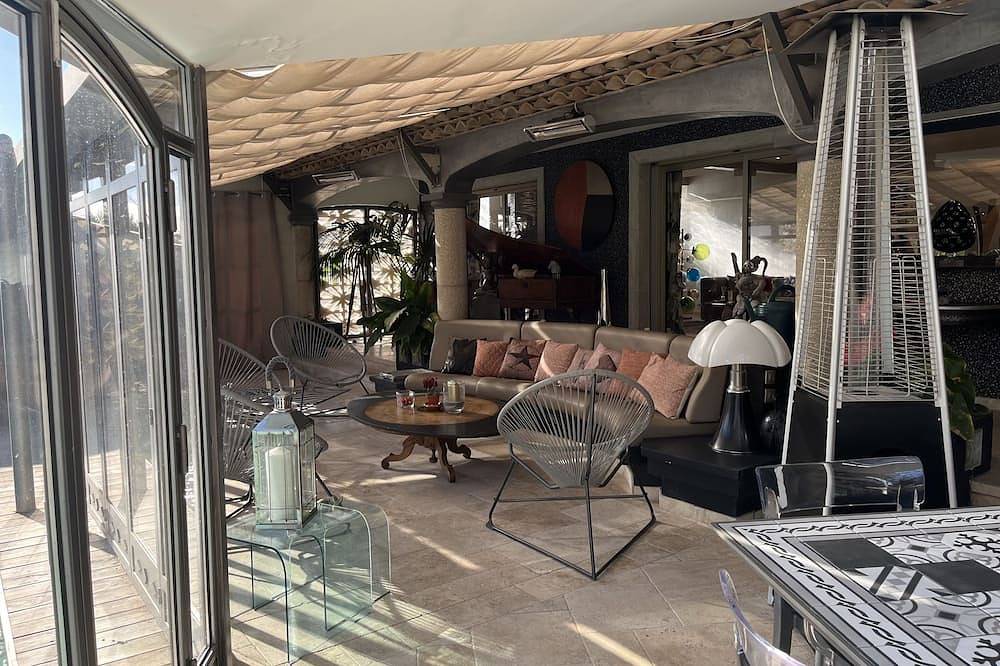 Large Atypical Villa With Private Pool In A Quiet Location in La Farlède, Region de Toulon