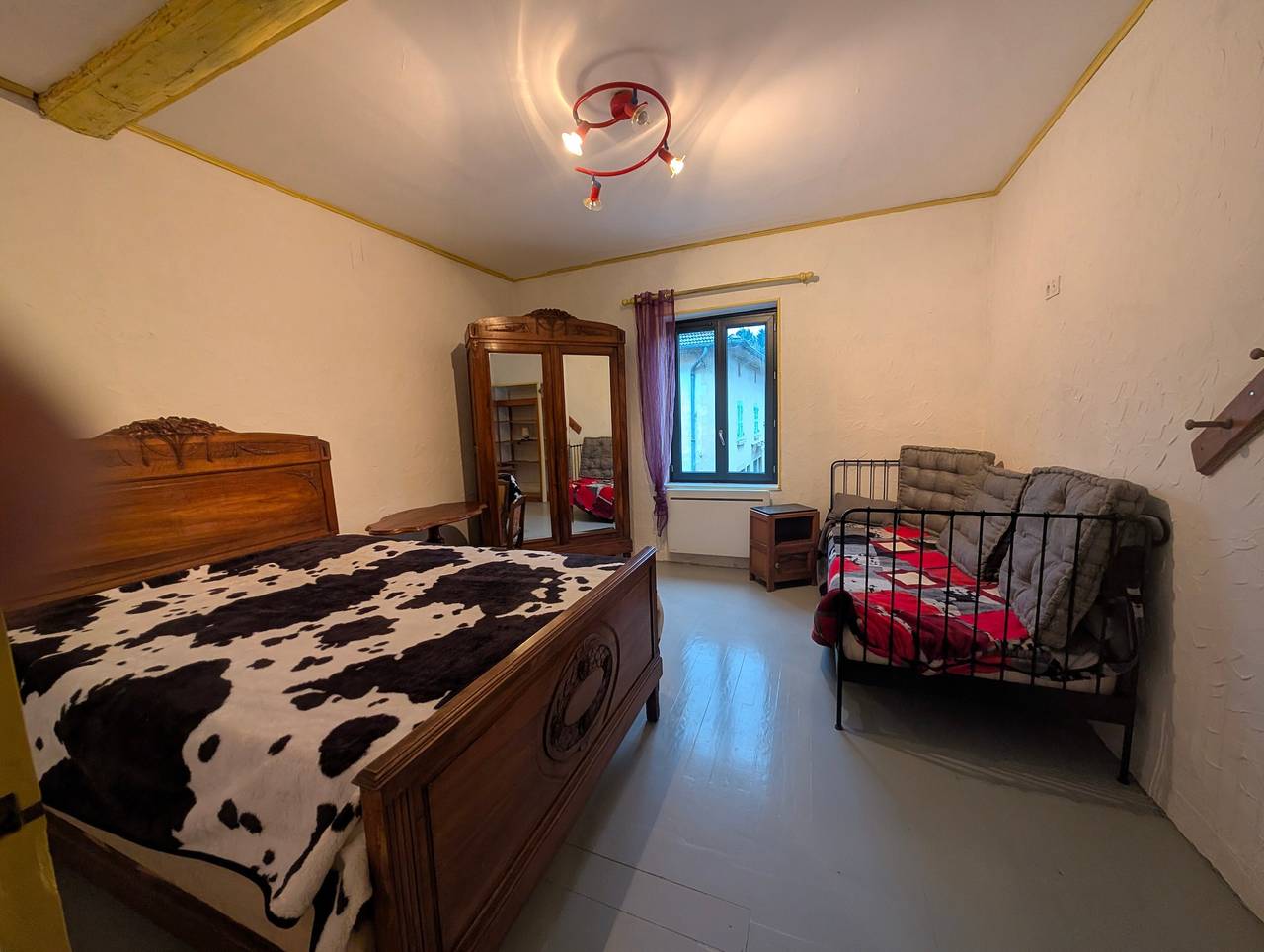 Appartement entier, Appartement « Gîte Chez Mémé » avec Wi-Fi in Assieu, Région de Vienne