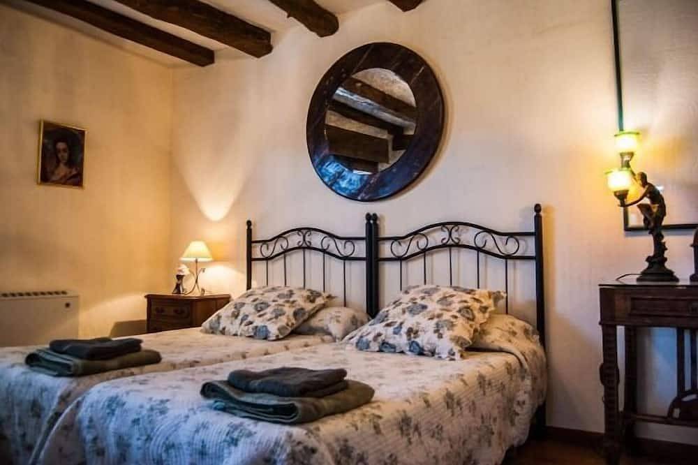 Self catering La Fuente del Monte for 4 people in Caballar, Segovia Province