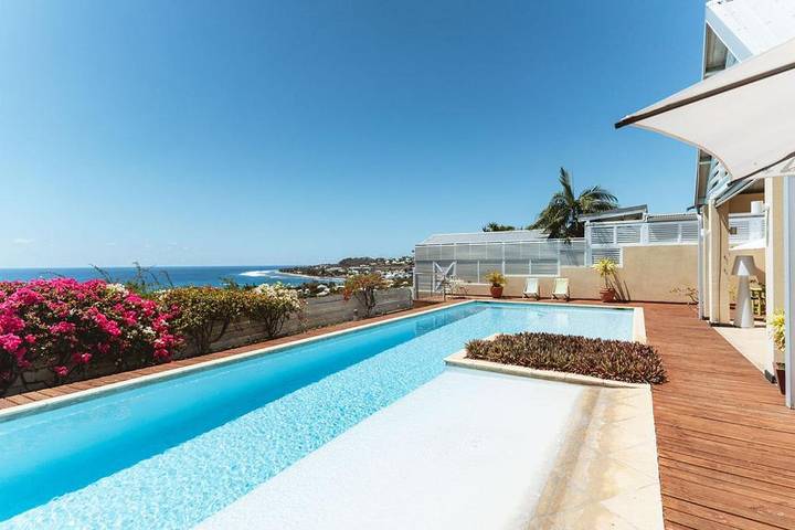 Villa pour 8 personnes, avec vue ainsi que jardin et piscine