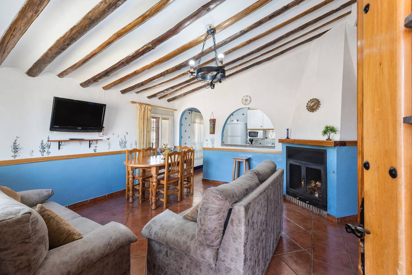 Appartement 'Los Pozos Il' avec vue sur les montagnes, piscine partagée et Wi-Fi in Calar de la Santa, Moratalla