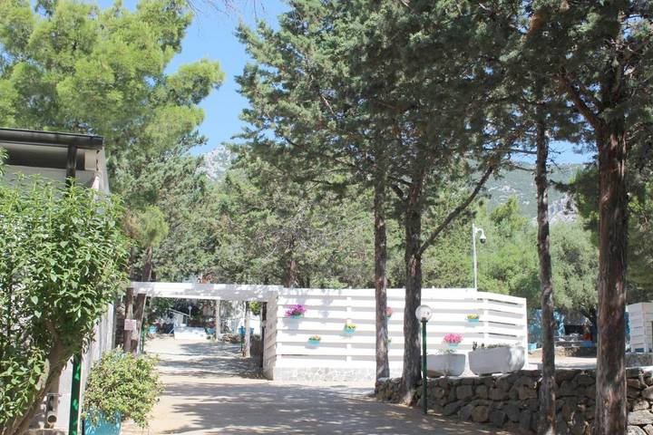 Camping per 3 persone, con Terrazza e Giardino in Sardegna Est