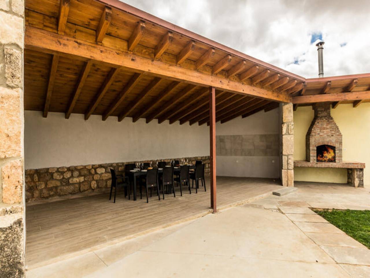 Apartamento entero, Villa cerca de Burgos con barbacoa y jardín in Villadiego, Provincia de Burgos