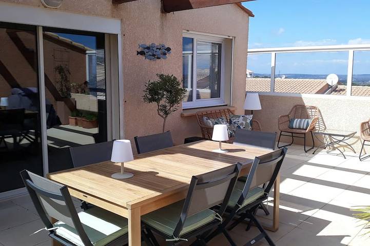 Appartement de vacances pour 4 personnes, avec piscine ainsi que jacuzzi et balcon