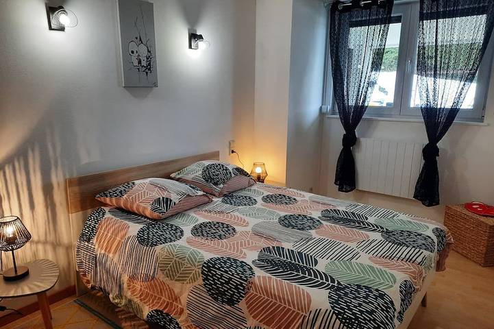 Gîte pour 4 personnes, avec terrasse dans Lac de Saint-Point - 2