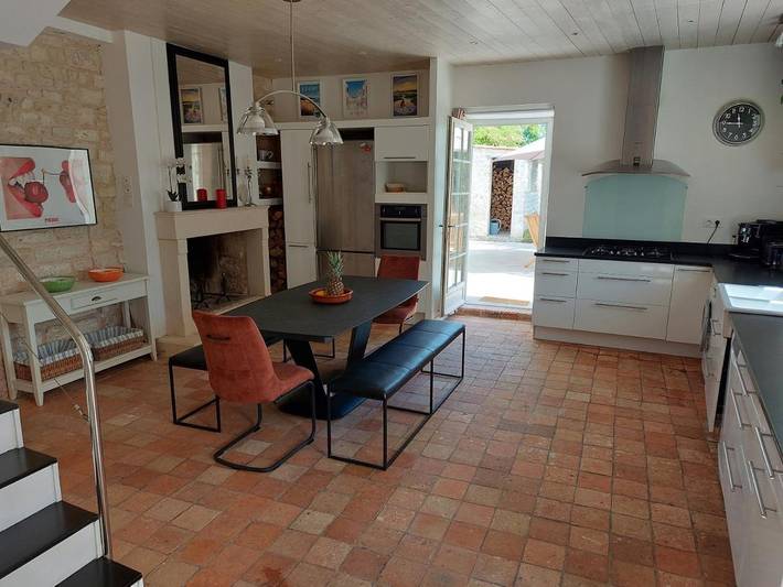 Location de vacances pour 10 personnes, avec jacuzzi ainsi que jardin et piscine à Aytré - 4