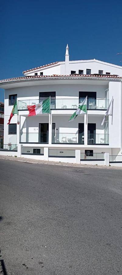Hostel para 4 pessoas, com vista e varanda e ainda jardim - 1