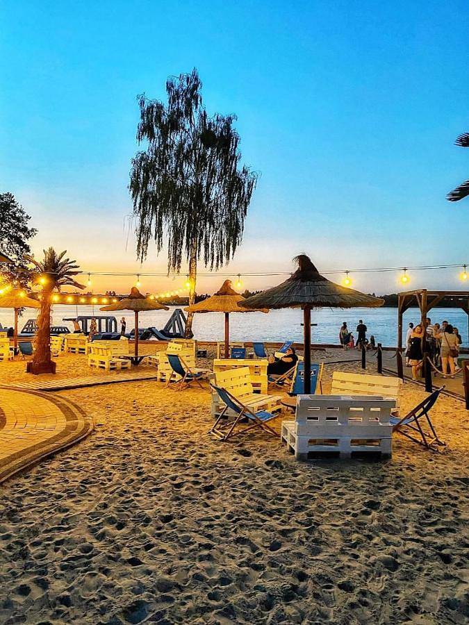 Wynajem wakacyjny dla 4 osób, z Balkon i Jacuzzi oraz Taras i Ogród w Jezioro Białe