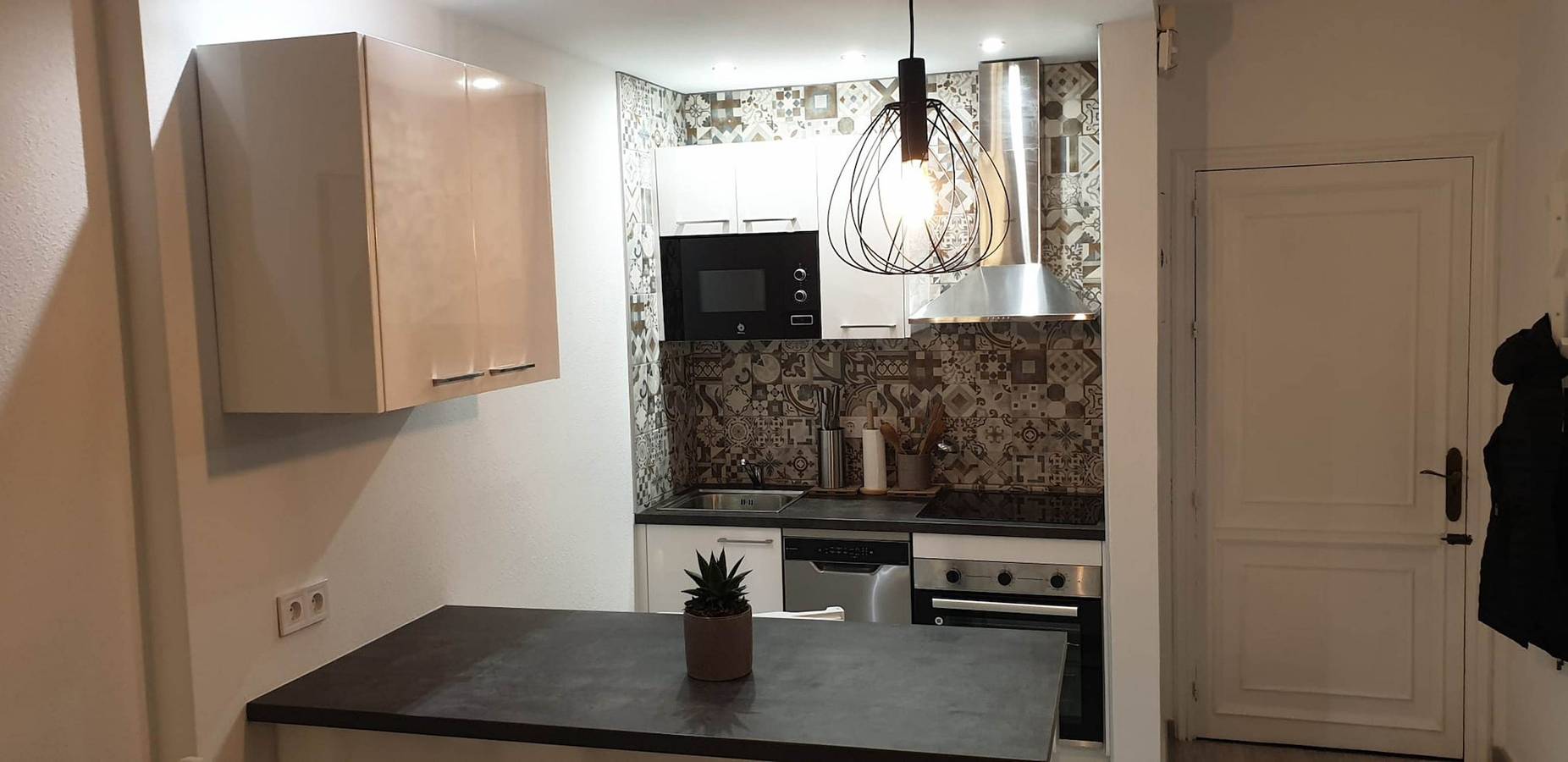 Entire apartment, Modern 1 Bed Seafront Apt Los Boliches in Los Boliches, Fuengirola