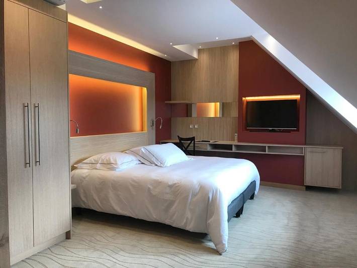 Hôtel pour 2 personnes, avec piscine et terrasse ainsi que sauna et jacuzzi, animaux acceptés