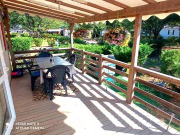 Gîte pour 4 personnes, avec bassin pour enfant ainsi que terrasse et piscine à Sainte-Croix-du-Verdon