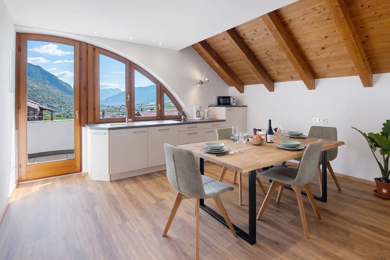 Ganze Wohnung, Ferienwohnung 'Vinlauris B' mit Bergblick, Wi-Fi und Klimaanlage in Tschars, Kastelbell-Tschars