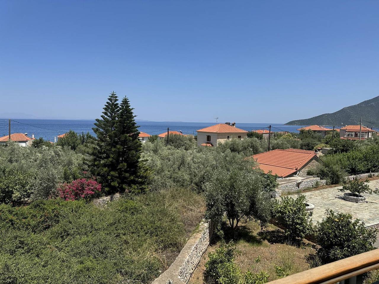Poulithra, Peloponnese: Charming Holiday Home with Terrace & Sea View in Kinuria