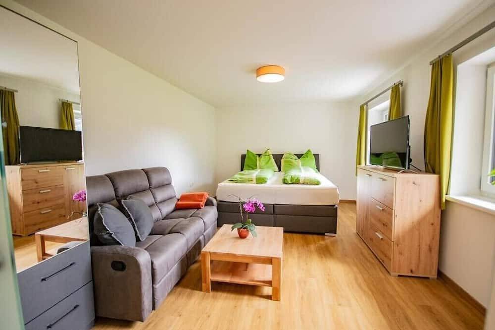 Ganze Wohnung, Fewo Cafe Max 2 mit Balkon 55 m2 in Stubaier Alpen, Trins
