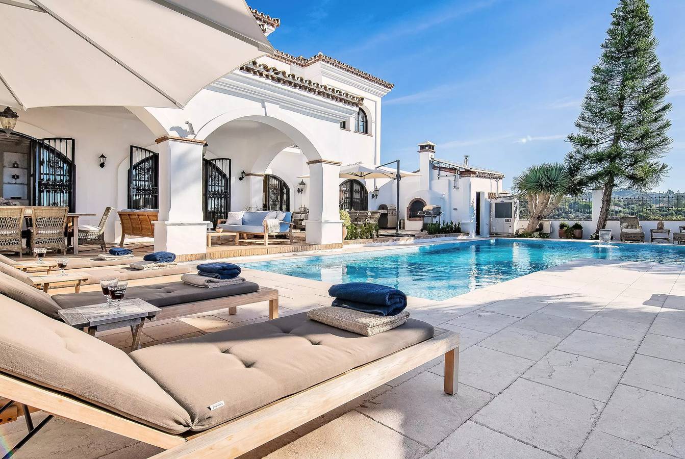 Super andalusisch Villa in der Nähe von Strand mit beheiztem Pool in Elviria, Marbella