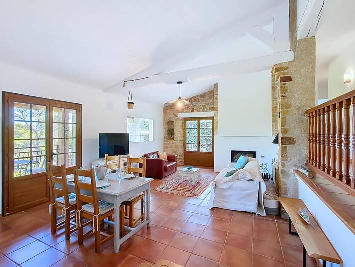 Location de vacances pour 4 personnes, avec jardin ainsi que vue et piscine à Sillans-la-Cascade - 4