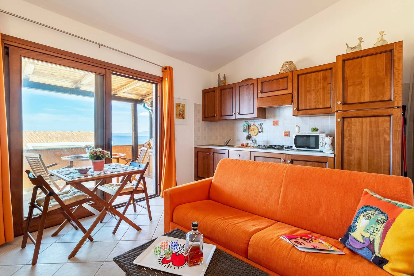 Ganze Wohnung, Ferienwohnung 'Bella Vista Castelsardo' mit Meerblick, Balkon und Klimaanlage in Castelsardo, Sassari Provinz