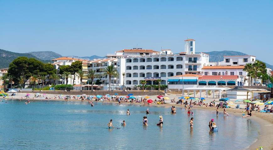 Hôtel pour 8 personnes, avec piscine ainsi que vue et balcon dans l'Hospitalet de l'Infant - 2