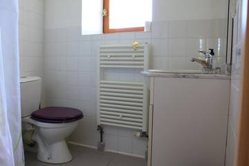 Gîte pour 10 personnes, avec terrasse à Grane