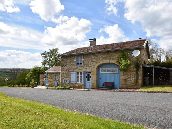 Location de vacances pour 7 personnes, avec terrasse et jardin à Laferté-sur-Amance